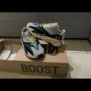 YEEZY BOOST 700